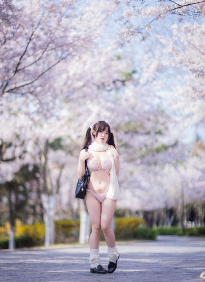 亚洲∨V成人中文无码专区-高清全集欧美电影在线